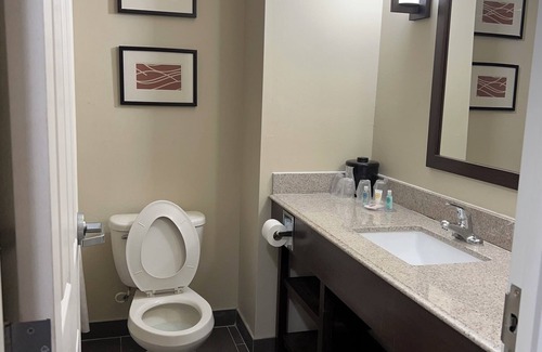 Rexmont Hotel | Days Inn & Suites by Wyndham Manheim Lebanon