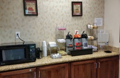 Vancouver Hotel | Days Inn & Suites by Wyndham Vancouver