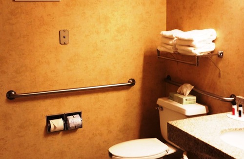 Vancouver Hotel | Days Inn & Suites by Wyndham Vancouver