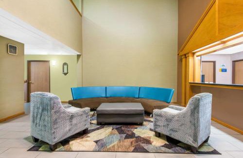 Wichita Hotel | Days Inn & Suites by Wyndham Wichita