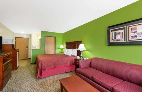 Wichita Hotel | Days Inn & Suites by Wyndham Wichita