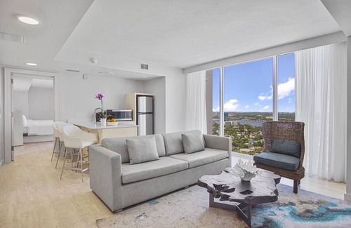 Brush - Stewarts Hotel | Daytona Grande Oceanfront Resort