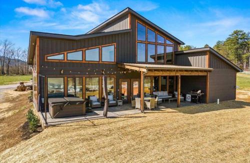 Wears Valley Casa | Dazzling New Lux Bowling Pickleball Pool Mtn Views