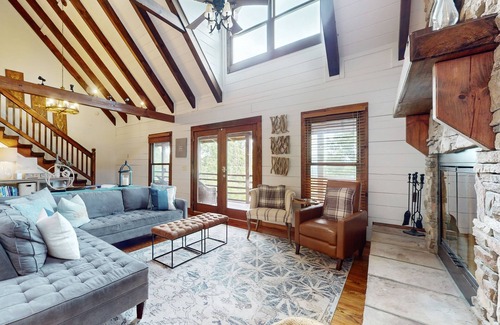 Royal Pines Casa | Dazzling retreat: 2 Suites, mtn views - 20 Min to Biltmore Estate in Asheville