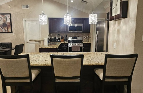 Houston Casa | Dazzling & Spacious 1-bedroom house conveniently located in Houston!
