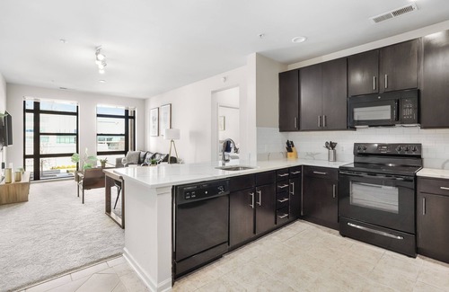 Arlington Apartamento | DC Charm in Crystal Apartments