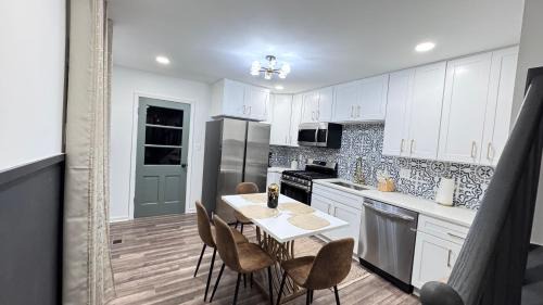 Coral Hills Casa | DC Edge stunning three-bedroom House