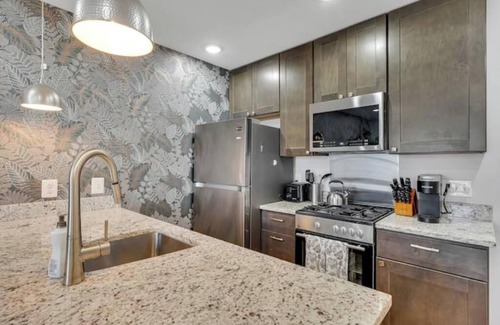 Gallaudet Condominio | DC Living 1BR Retreat Walk to Food & Fun