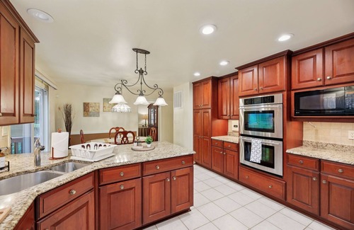 Montgomery Village Casa | DC Luxury Family Retreat in Forest—Spacious Full of Fun w/ Zipline Waterfall