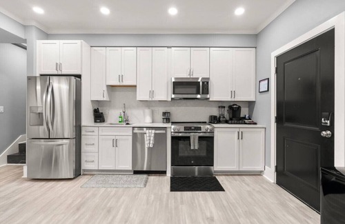 Kingman Park Apartamento | DC Penthouse: Rooftop+Views+3BD+Private Parking