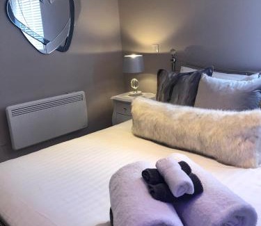 Nantgarw Casa | De Courceys Manor Suites & Cottages