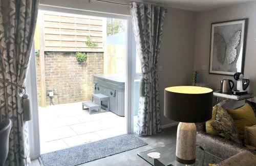 Nantgarw Casa | De Courceys Manor Suites & Cottages