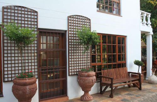 Bloemfontein Casa | De Stallen Guest Villas and Golf Course