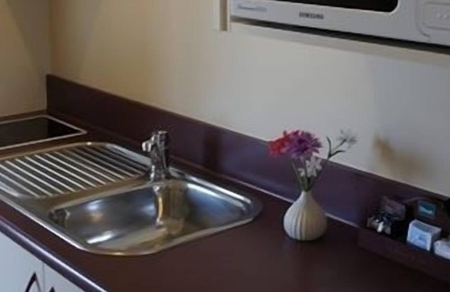 Riccarton Hotel | Deans Bush Motel