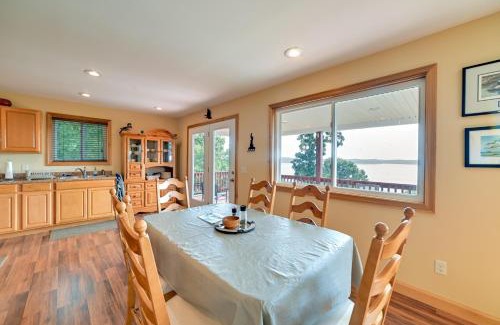 New Concord Casa | Deck and Water View Cozy Kentucky Lake Getaway