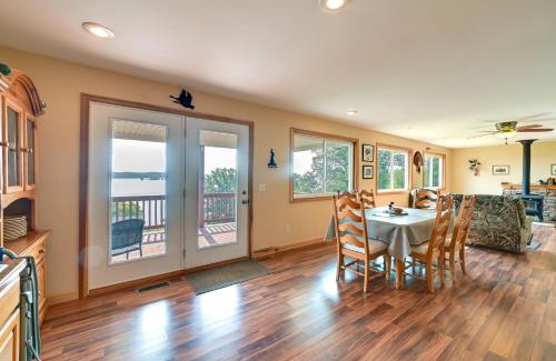 New Concord Casa | Deck and Water View Cozy Kentucky Lake Getaway
