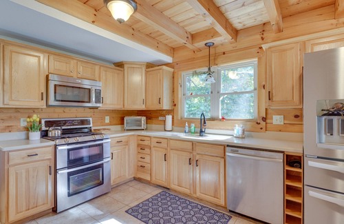 Bostic Cabina | Deck, Grill & Fire Pit: Blue Ridge Mountain Cabin!