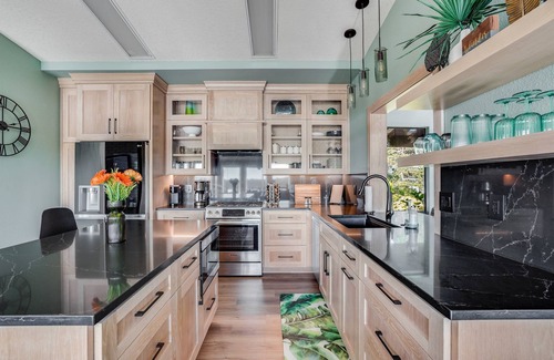 Florence Casa | Deck w/Private Beach,HotTub,FirePit @pinpointstays