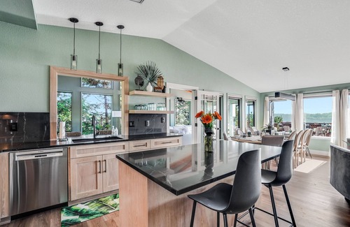 Florence Casa | Deck w/Private Beach,HotTub,FirePit @pinpointstays