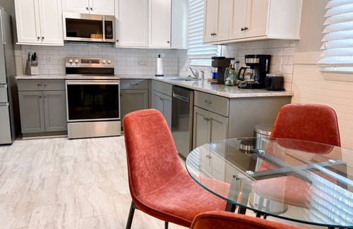 New Irving Park Apartamento | Dedicated Office, Xbox, Spacious