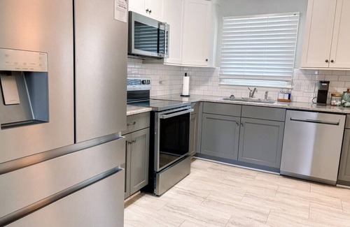 New Irving Park Apartamento | Dedicated Office, Xbox, Spacious