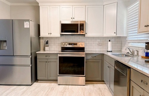 New Irving Park Apartamento | Dedicated Office, Xbox, Spacious