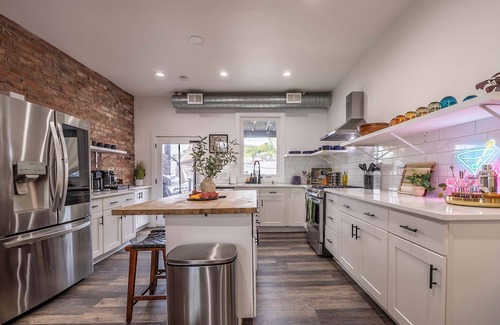 Pittsburgh Casa | Dedicated Parking | 2 King Beds | Arcade | BBQ
