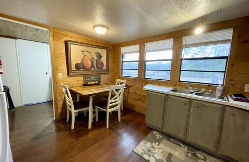 Hartsfield Cabina | Cabaña-Baño en la habitacion-Dee's Lake House