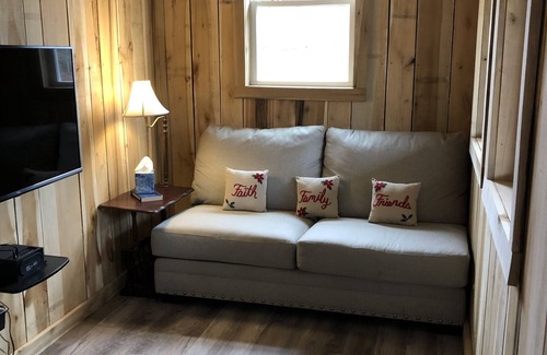 Wedowee Cabina | DeeDee's Hideaway-Secluded Getaway on the Water