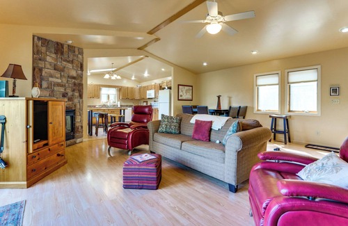 Thayerville Casa | ¡NUEVO! Deep Creek Lake Townhome w / cubierta y vistas al agua