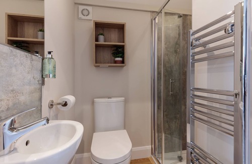 Huxley Apartamento | Deep in the Cheshire countryside, with only the bulrushes and birds for company, is this incredible