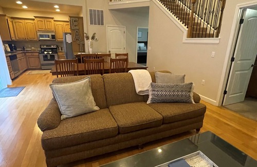 Hollister Casa | Deep Roots Den on Table Rock. Great get away location. Rare find.