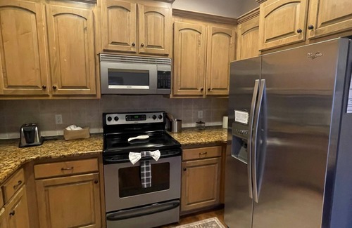 Hollister Casa | Deep Roots Den on Table Rock. Great get away location. Rare find.