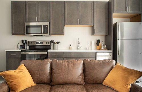 Westown Apartamento | Deer District Studio Apt JC6 - One Block from Fiserv and Baird