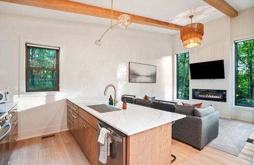 Rockbridge Cabina | Deer Hollow | Brand New | Covered Hot Tub