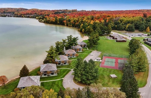Boyne City Casa | Deer Lake Villa Bldg. #4