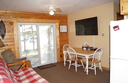 Iron River Apartamento | Deer Tail Lodge #10 on Lake Delta near Iron River, WI