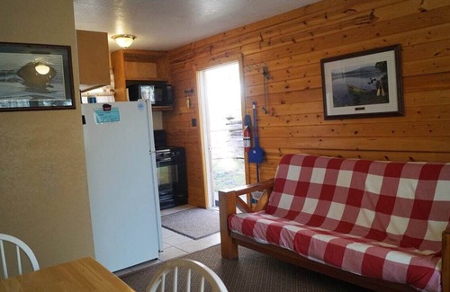 Iron River Apartamento | Deer Tail Lodge #10 on Lake Delta near Iron River, WI