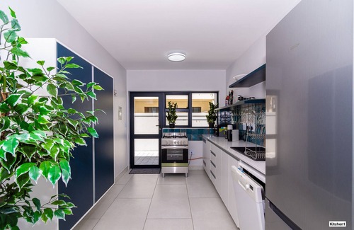 Elgin Villa | DeJa Blue. Luxurious modern appartment in a golf estate 30 meters from the beach