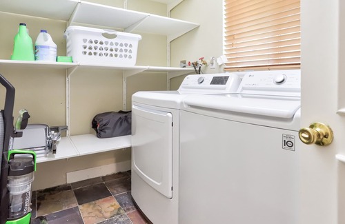 Tropic Palms Casa | Del-Bae Coastal Hermosa casa de piscina 3BR 2BA en un río