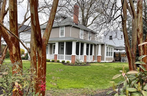 Potomac West Casa | Del Ray Home with Screen Porch & Outdoor Kitchen