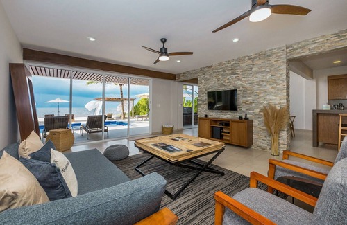 Punta Sam Villa | Lejos de ser normal ... Villa de lujo en playa de arena blanca con piscina!