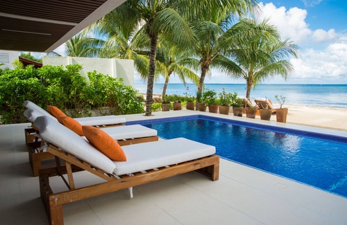 Punta Sam Villa | Lejos de ser normal ... Villa de lujo en playa de arena blanca con piscina!