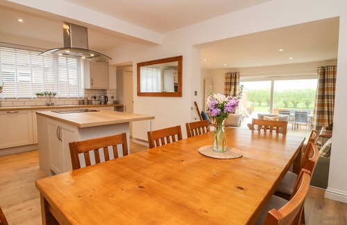 Bishop's Cleeve Casa | DELABERE ROAD, pet friendly, with a garden in Bishops Cleeve
