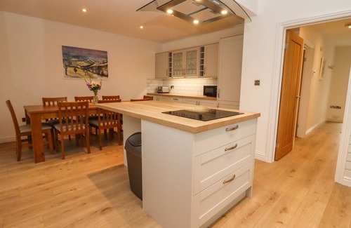Bishop's Cleeve Casa | DELABERE ROAD, pet friendly, with a garden in Bishops Cleeve