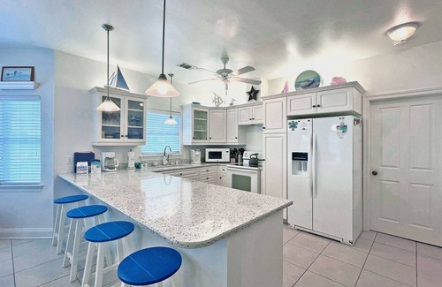 White Sands Cottages Casa | ¡Encantadora casa de pueblo de 3 dormitorios y 3 baños con vista al golfo y terraza de observación en la azotea!