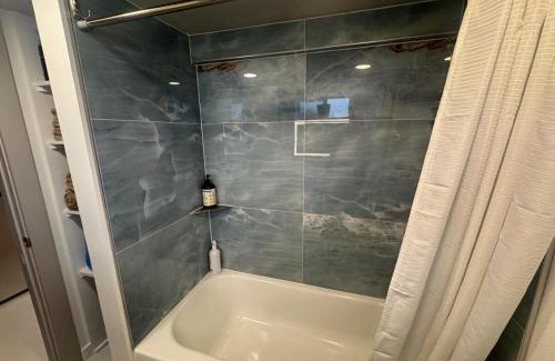 Highline Casa | Delightful 5 bedroom EV Charger Airport Golf Parks