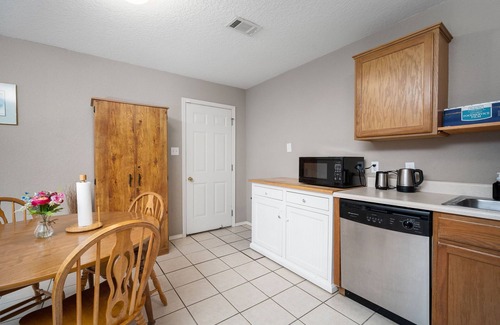 Fort Smith Casa | Delightful Duplex 2 beds 2 baths