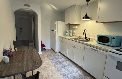Roanoke Apartamento | Delightful Duplex in Roanoke- Close to the Hospitals and Pet friendly!