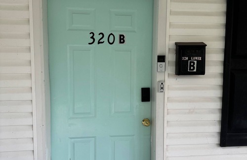 Roanoke Apartamento | Delightful Duplex in Roanoke- Close to the Hospitals and Pet friendly!